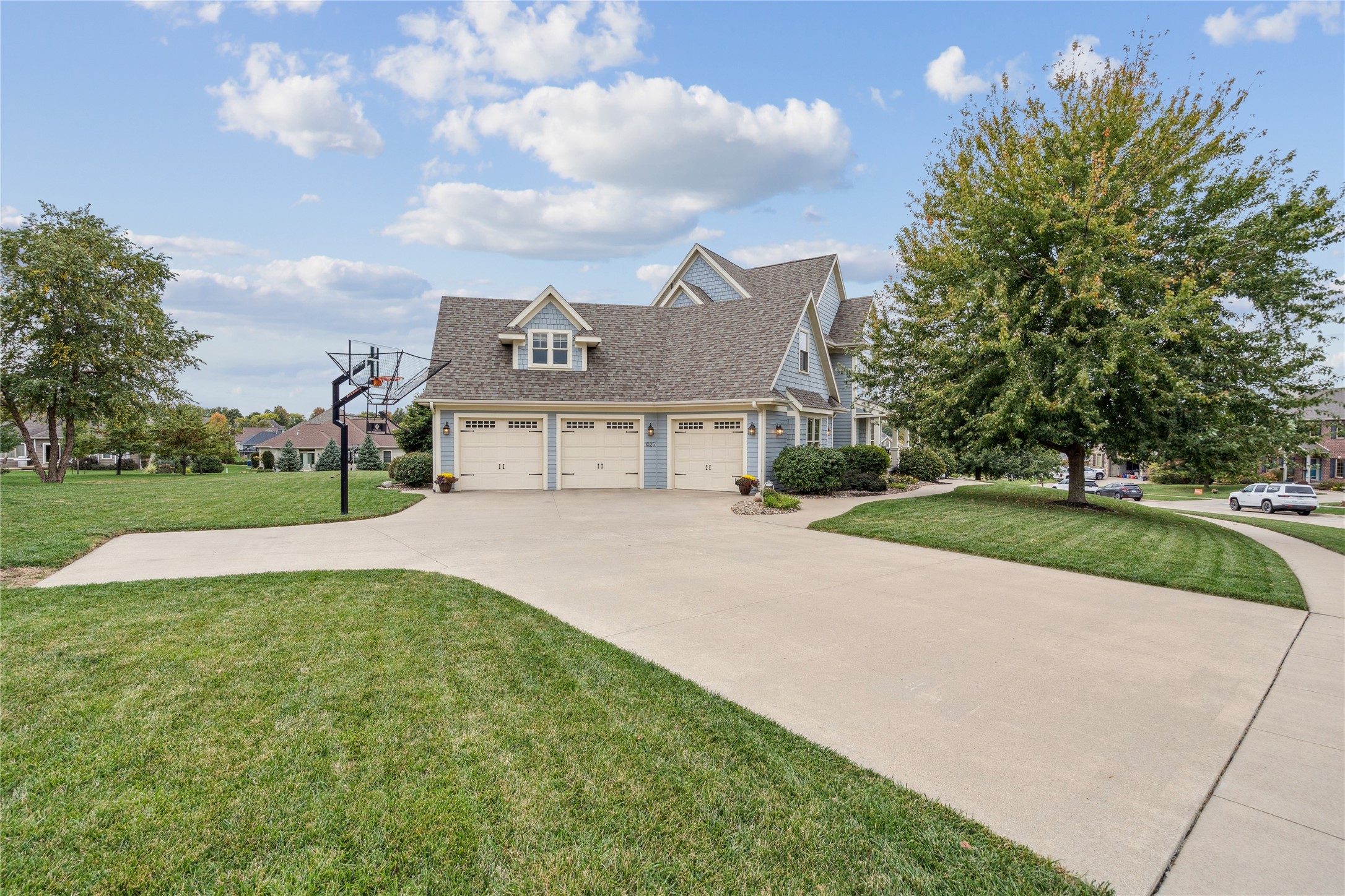 1025 Meadow Crest Drive