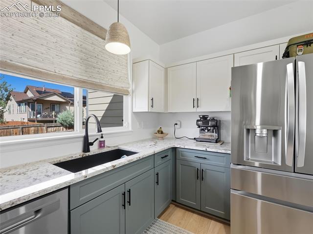 6871 Red Cardinal Loop