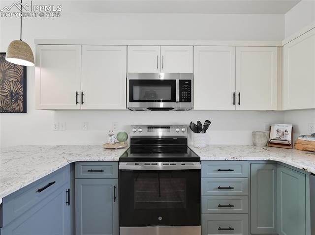 6871 Red Cardinal Loop