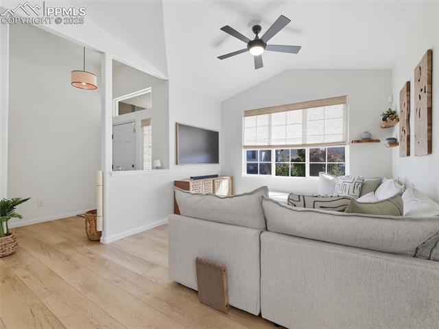 6871 Red Cardinal Loop