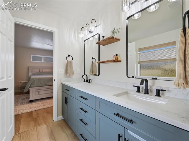 6871 Red Cardinal Loop