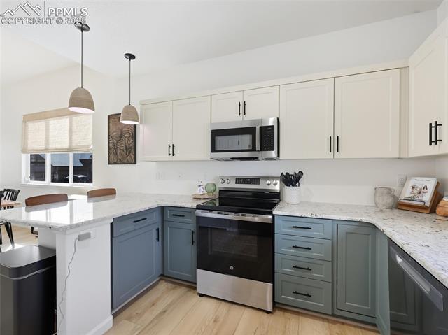 6871 Red Cardinal Loop
