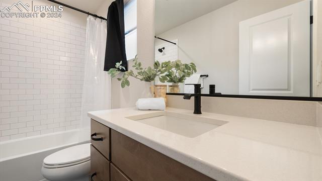 2467 Zorro Heights