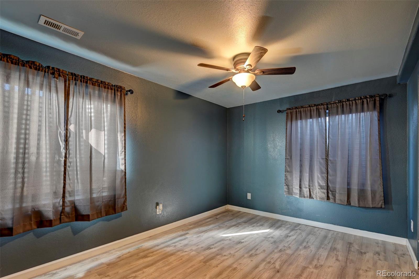 1154 E Paramount Drive