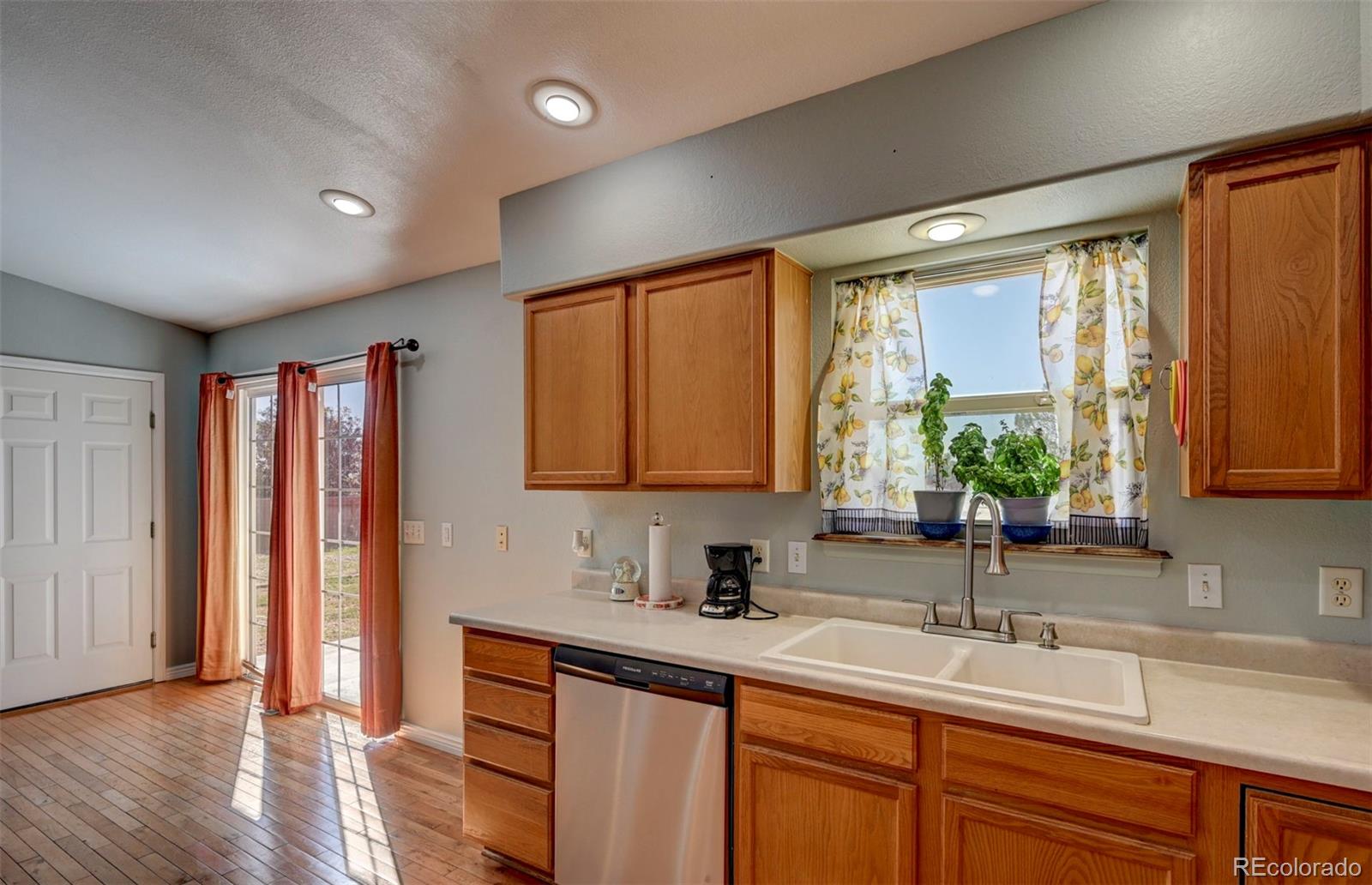 1154 E Paramount Drive