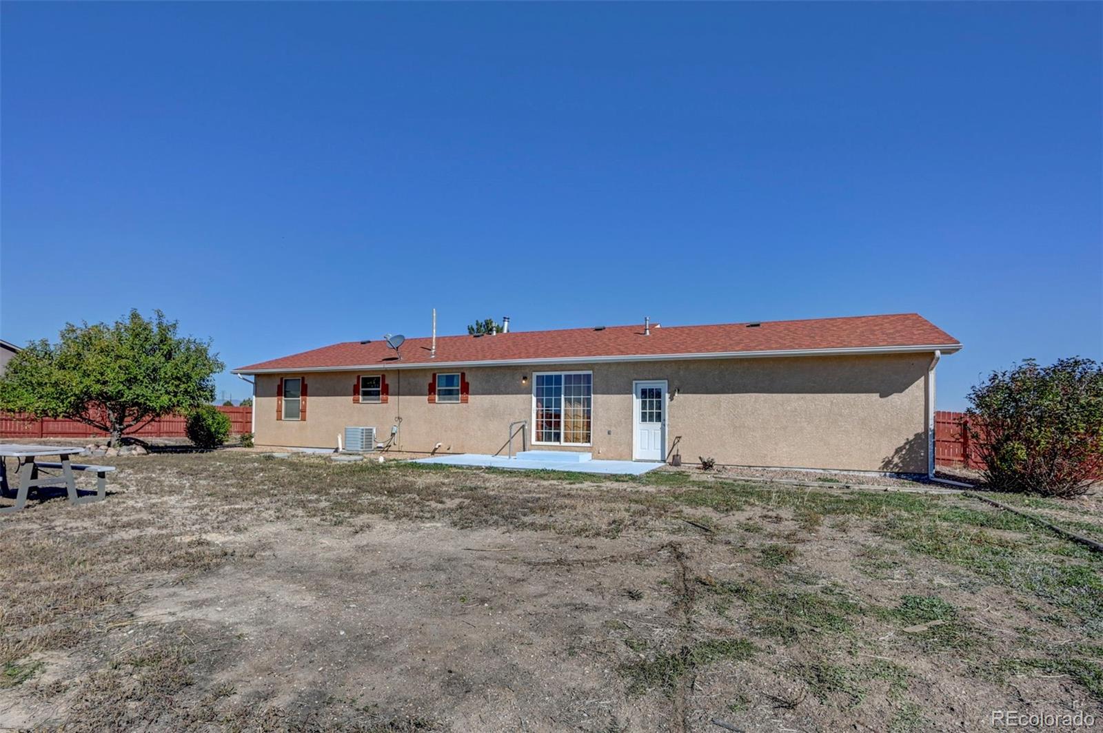 1154 E Paramount Drive