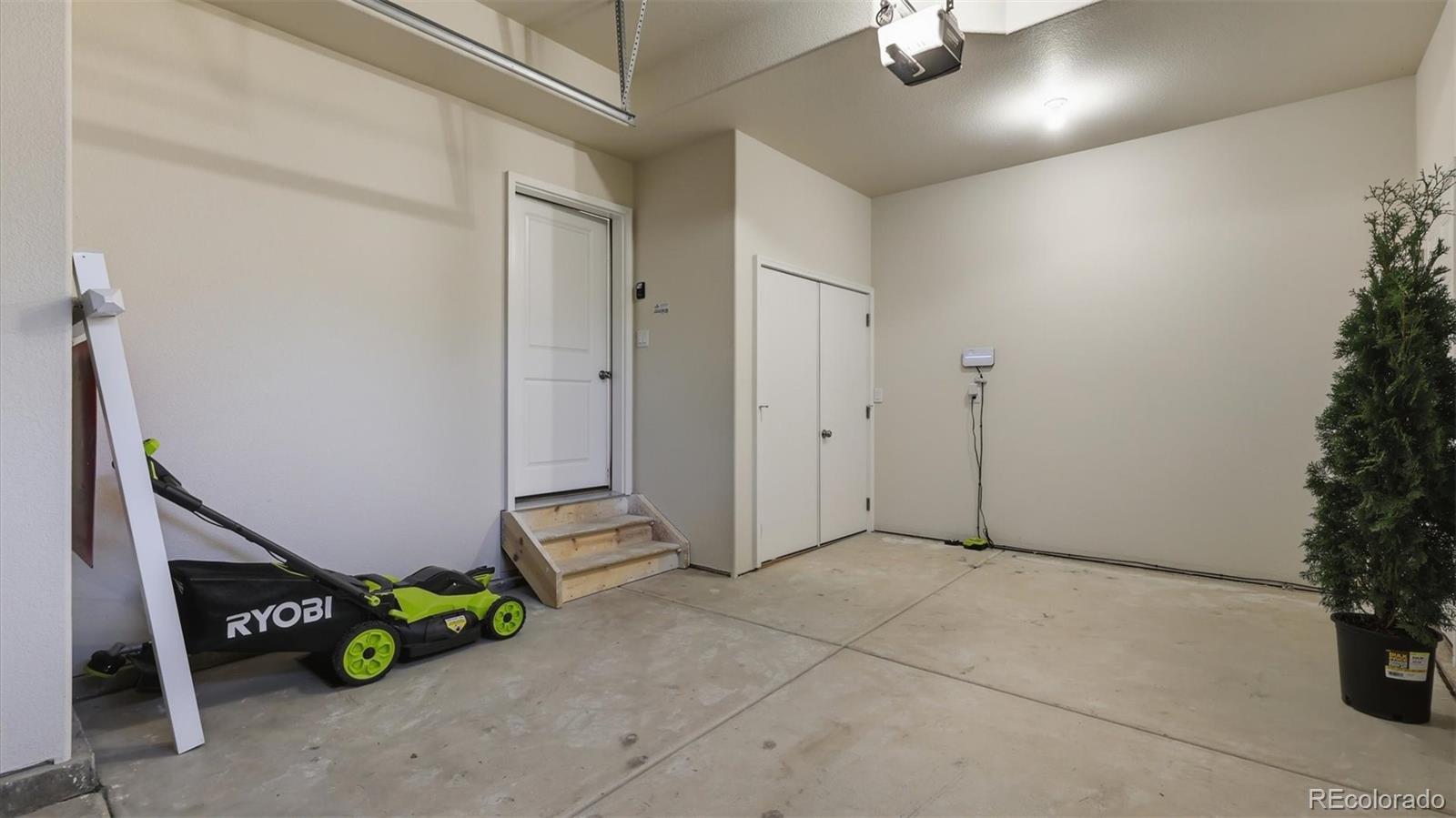 1217 Custer Avenue