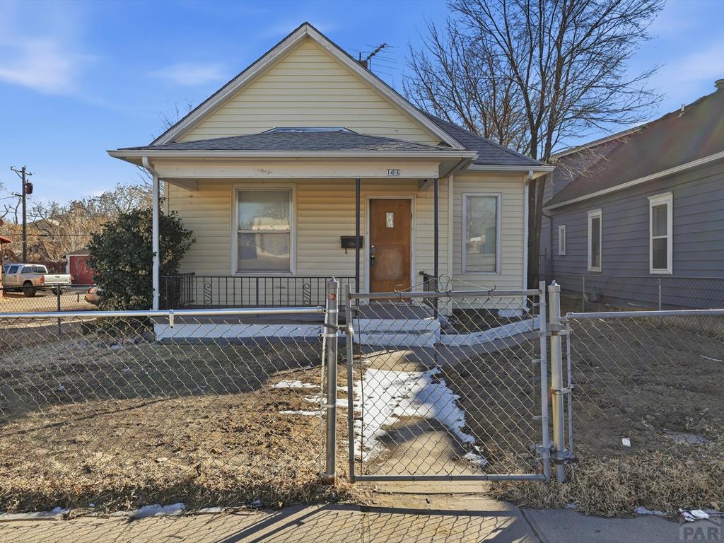 1416 E 8th St