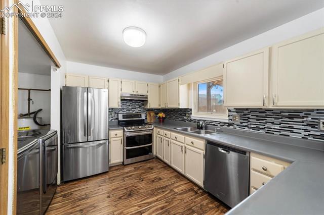 920 Greenbrier Drive