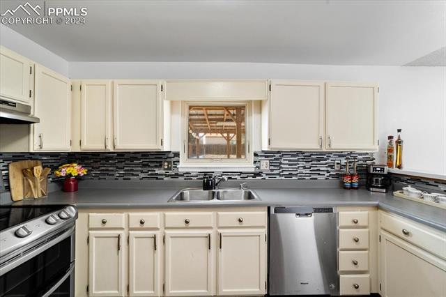 920 Greenbrier Drive