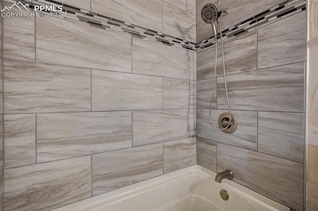 2827 Hearthwood Lane