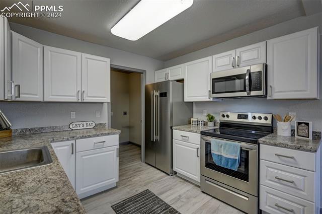 2827 Hearthwood Lane