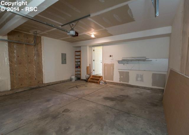 985 Ridgebury Place