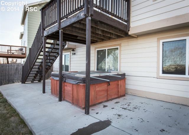 985 Ridgebury Place