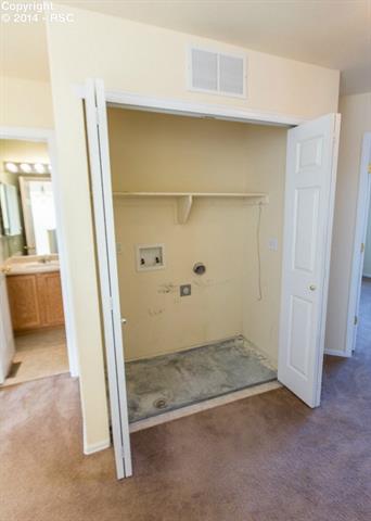 985 Ridgebury Place