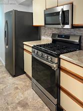 805 Nickerson