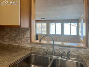 805 Nickerson