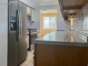 805 Nickerson