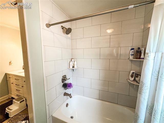 5561 Mosquito Pass Drive