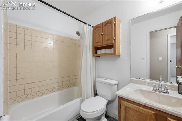 6735 Goldfield Drive