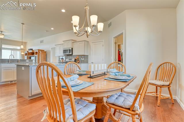 968 S Avenida Del Oro E