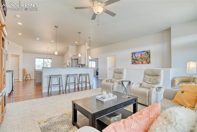 968 S Avenida Del Oro E