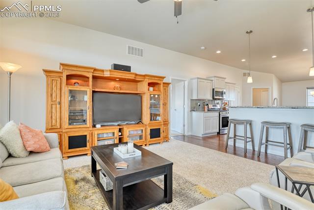 968 S Avenida Del Oro E