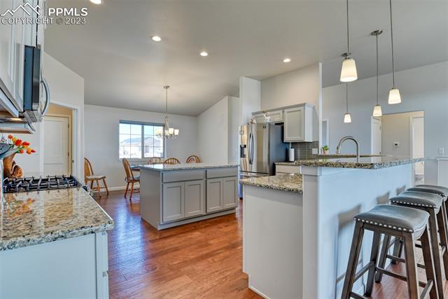 968 S Avenida Del Oro E