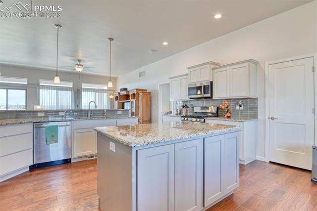 968 S Avenida Del Oro E