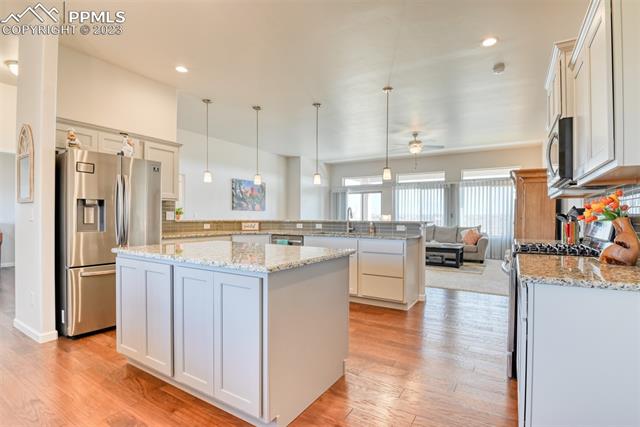 968 S Avenida Del Oro E