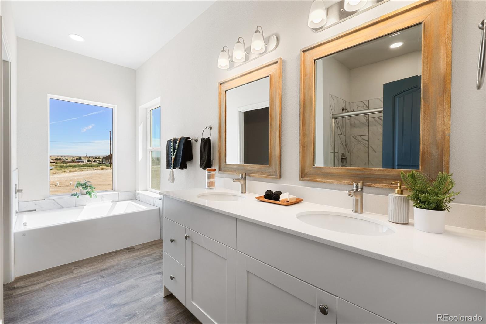 1442 N GANTTS FORT Avenue