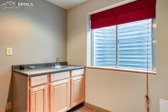 6925 Quicksilver Drive