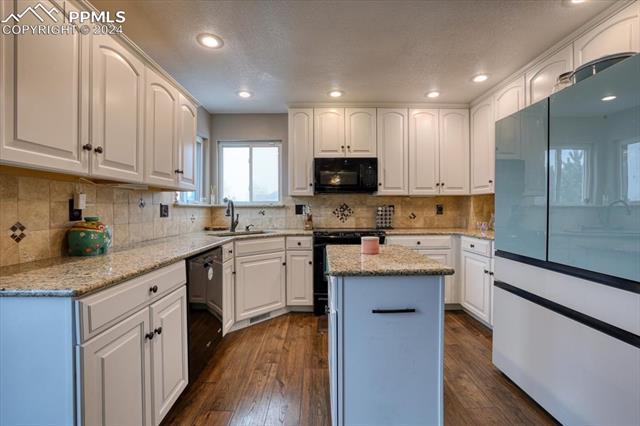 6925 Quicksilver Drive