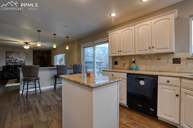 6925 Quicksilver Drive