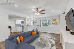 1225 S Oneida Avenue 239