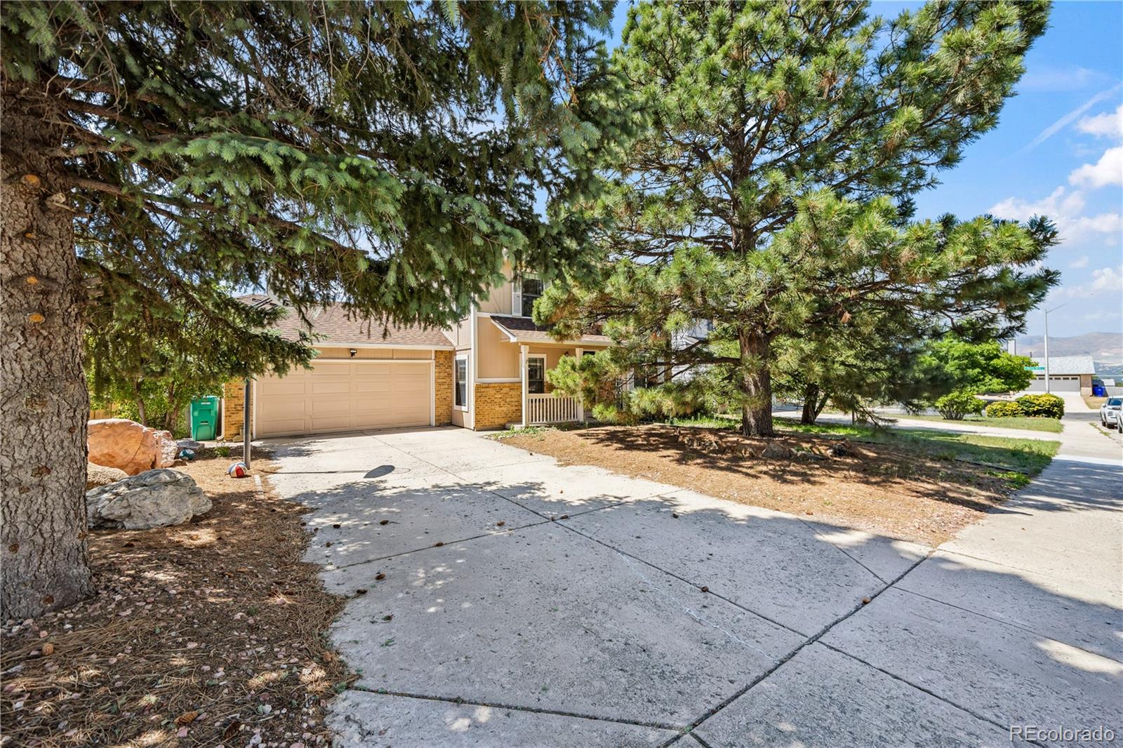 3605258