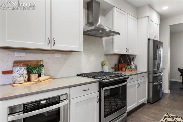 4554 Hanging Lake Circle