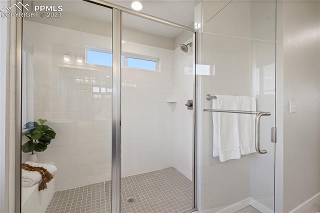 4554 Hanging Lake Circle