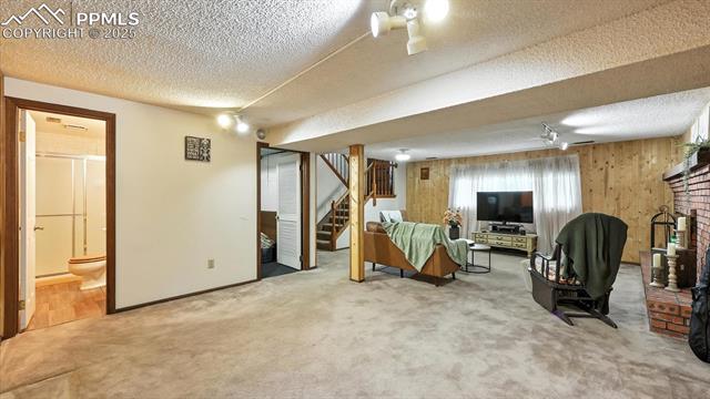 6180 Garlock Way