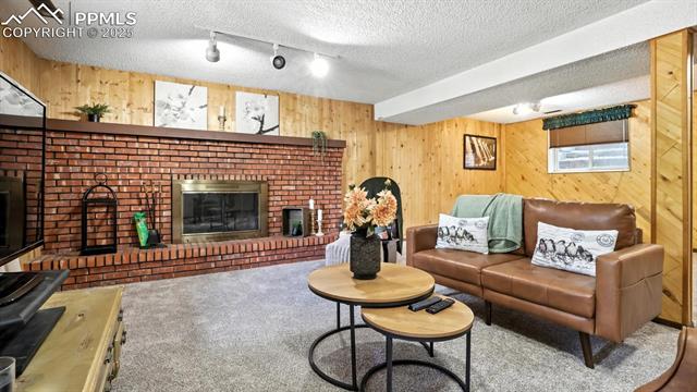 6180 Garlock Way