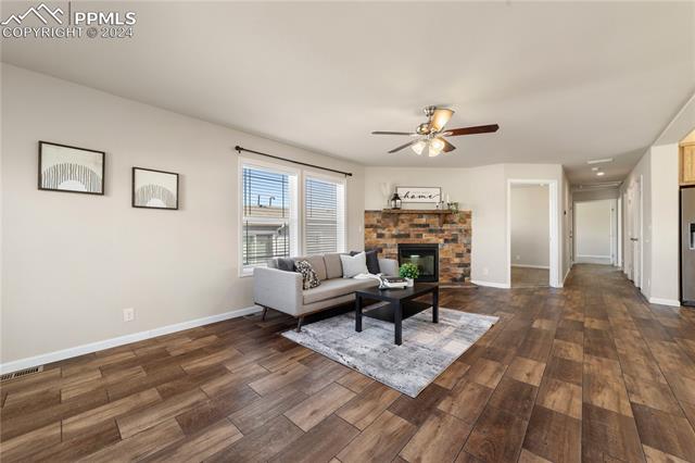 4228 Gray Fox Heights