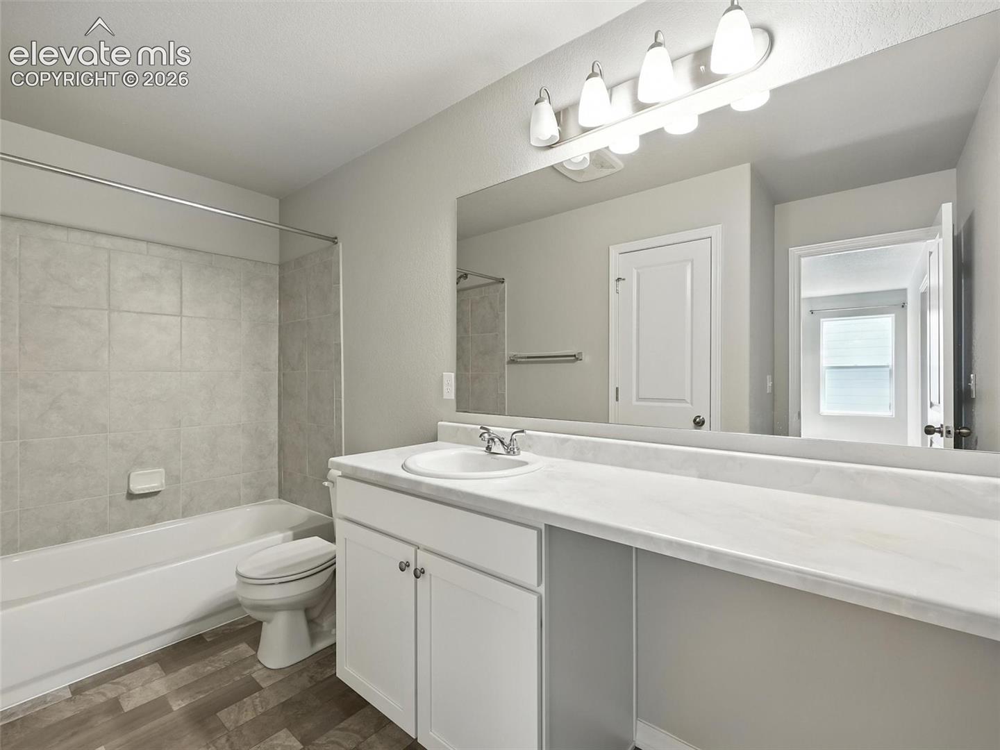 6222 Barr Point