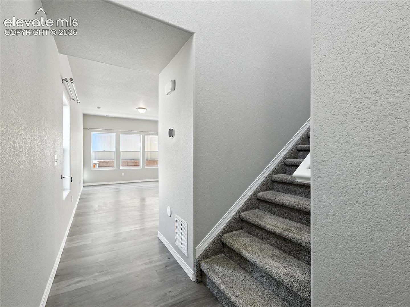 6222 Barr Point