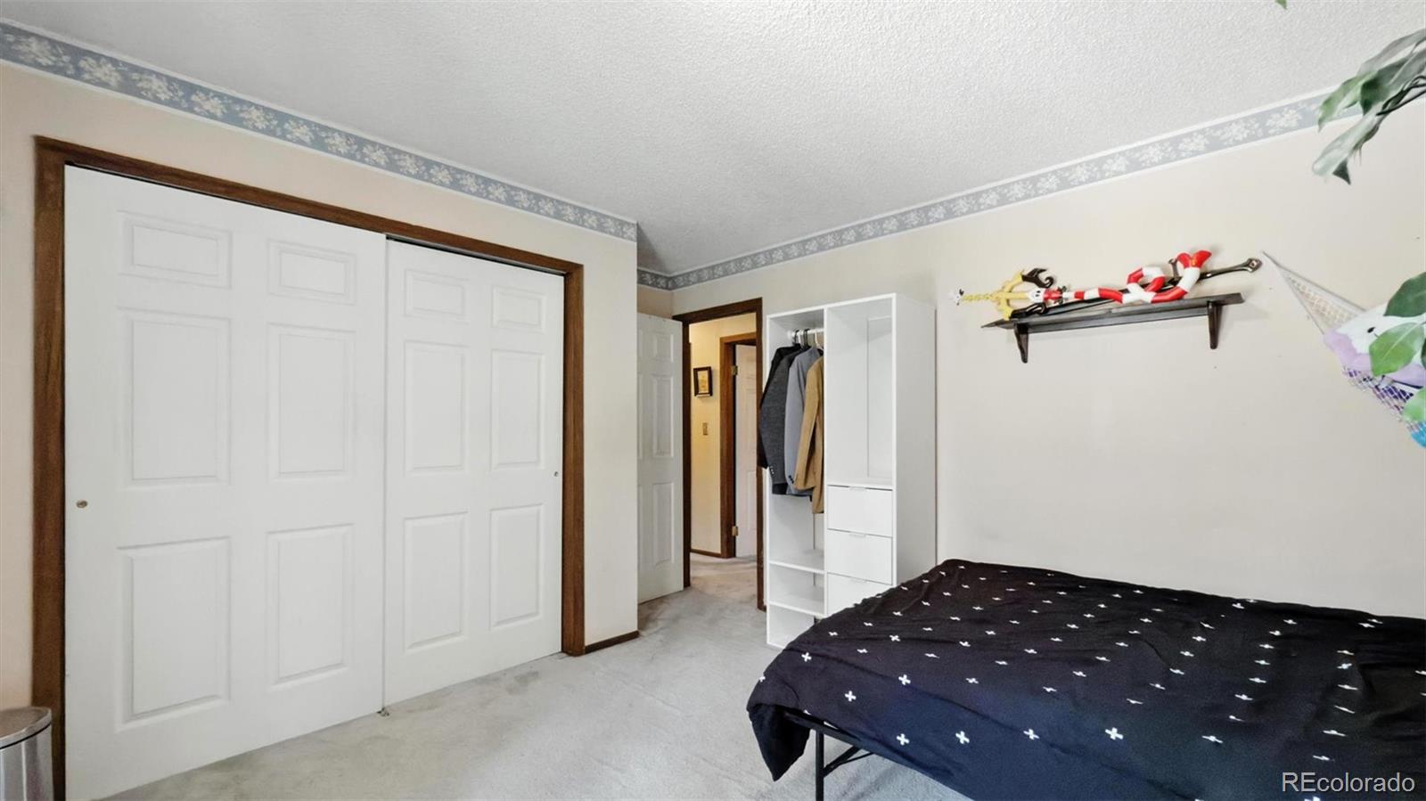 6180 Garlock Way