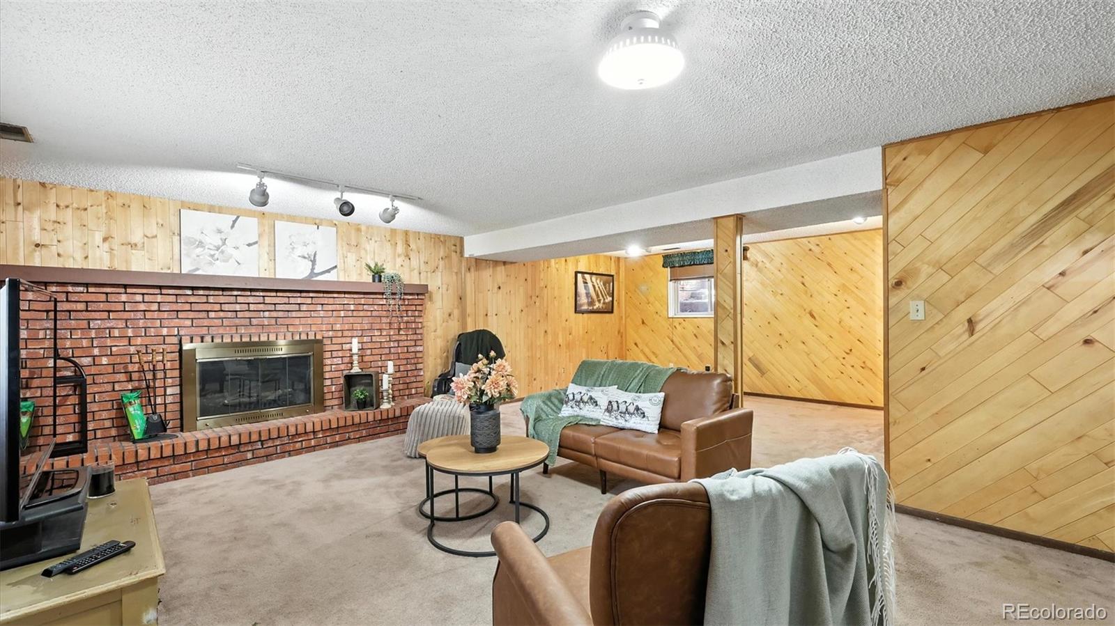 6180 Garlock Way