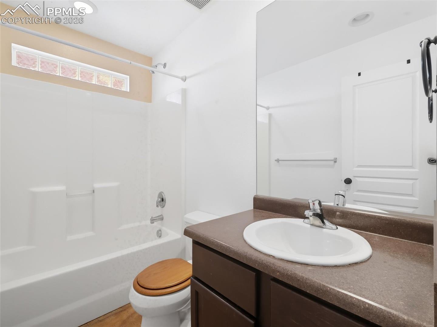 1994 E Akholt Lane