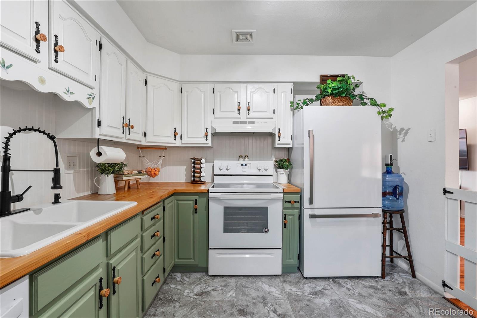 3206 E Pikes Peak Avenue