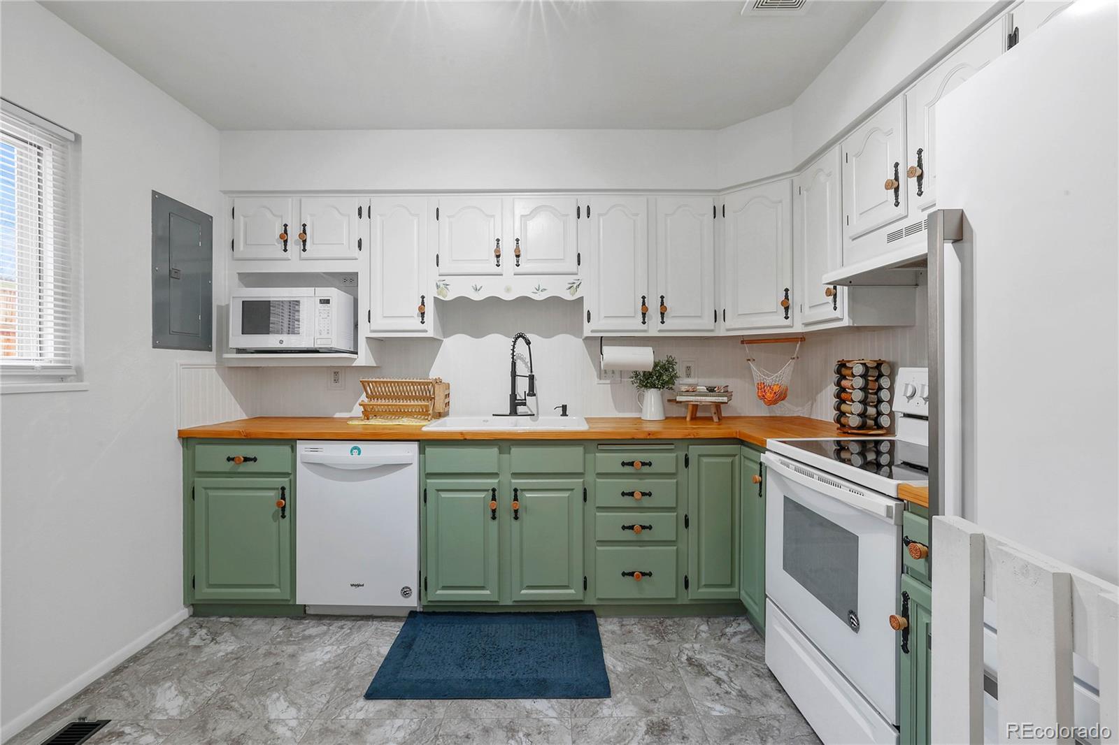 3206 E Pikes Peak Avenue