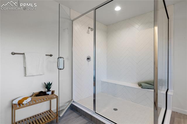 5476 Gansevoort Drive