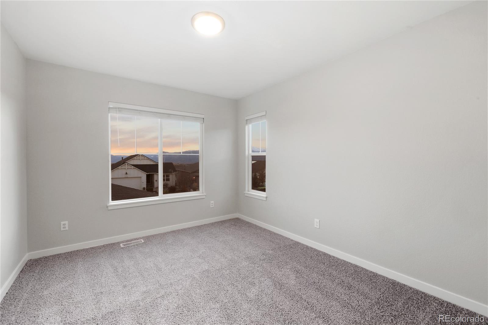 4554 Hanging Lake Circle